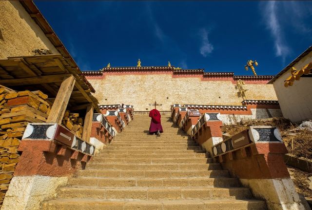 虎跳峽+香格里拉一日遊【經幡+環納帕海+回程高速+不推騎馬】