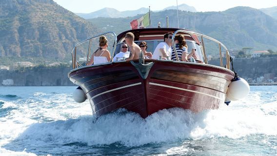 イタリア、ソレント発カプリ島と青の洞窟日帰りツアー【少人数制英語ツアー】