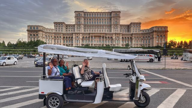 Tuk-Tuk-Tour durch Bukarest – ein einzigartiges Erlebnis in der Stadt!