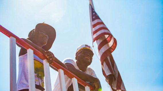 Cincinnati: Riverboat Cruise with Lunch and Entertainment