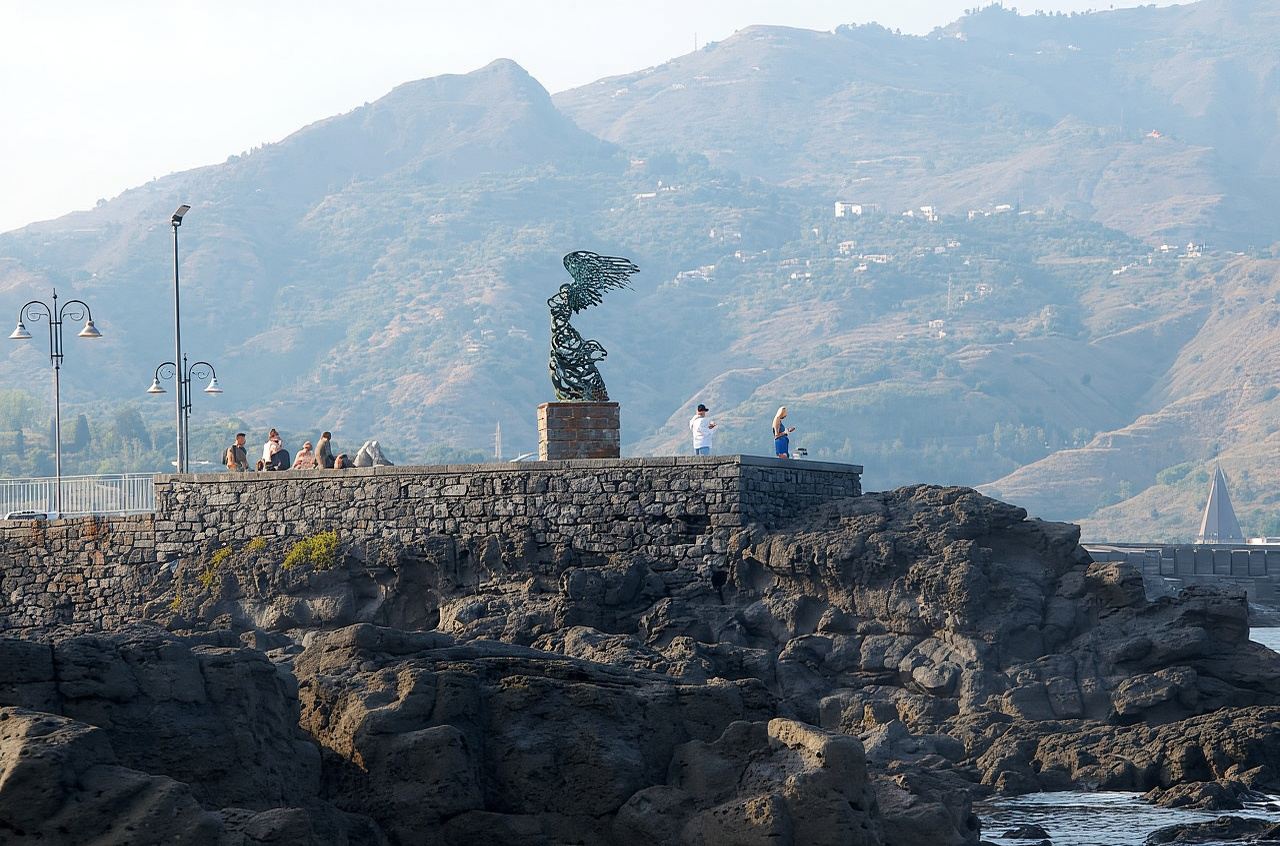 Isola Bella-Grotta Azzurra: Tour in barca, snorkeling e aperitivo