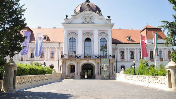 Half-day tour to Princess Sissi's Gödöllő royal palace from Budapest
