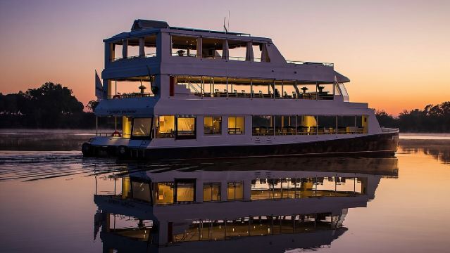 ประสบการณ์เต็มวันที่น้ำตกวิกตอเรีย