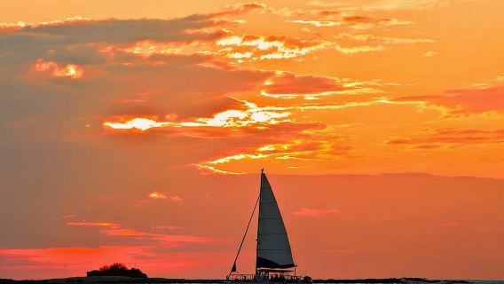 Crociera al tramonto con snorkeling in catamarano Blue Dolphin da Tamarindo