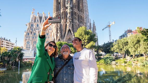 Sagrada Familia Small Group Guided Tour with Skip the Line Ticket