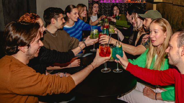 Tipsy Tour: ทัวร์บาร์พร้อมไกด์นำเที่ยวในฟลอเรนซ์พร้อมประวัติศาสตร์อันมืดมิด