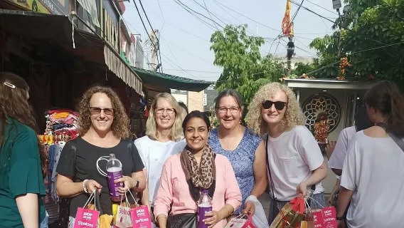 Private Customized Delhi Shopping Tour with Female Consultant