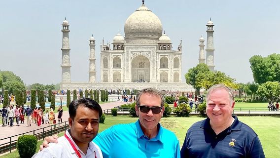 Tour all'alba del Taj Mahal e giornata intera ad Agra con guida locale