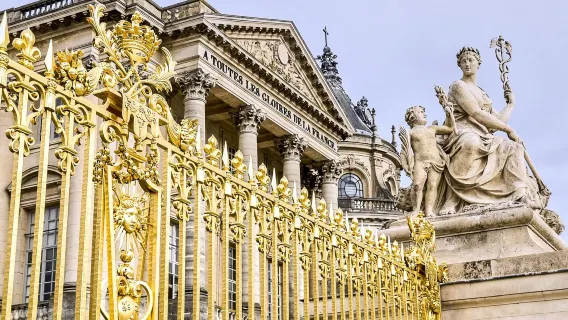 Palace of Versailles Self-Guided Tour (Royal Palace + Gardens + Queen's Palace + audio guide)