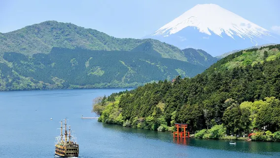 Tagesausflug zum Hakone-Schrein, mit der Seilbahn in Hakone, zum Owakudani, mit dem Hakone-Piratenschiff und zu den Oshino Hakkai