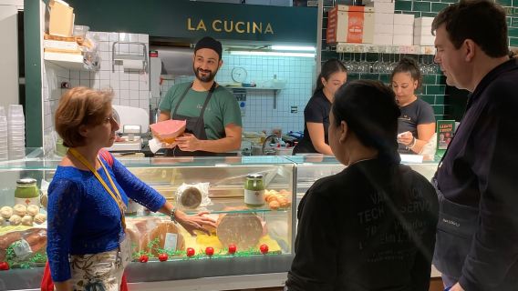 Catania: tour notturno del cibo di strada per piccoli gruppi