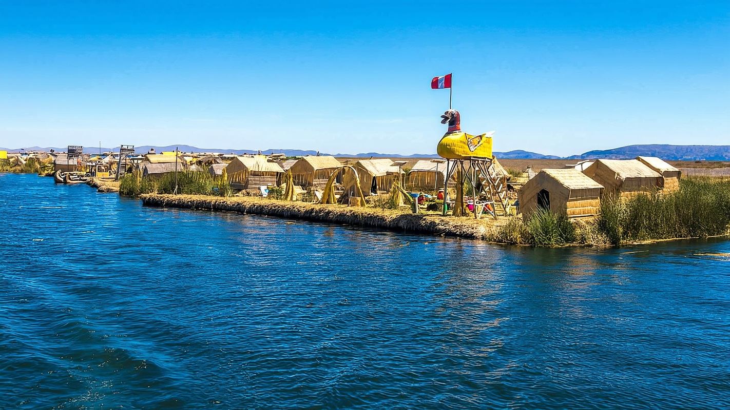 Puno: Excursion to the islands of Uros and Taquile