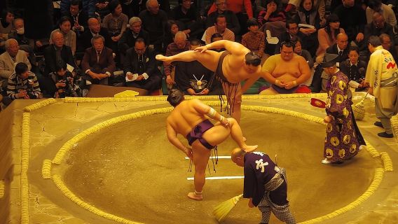 Tur Turnamen Sumo November di Fukuoka (Tiket Termasuk)