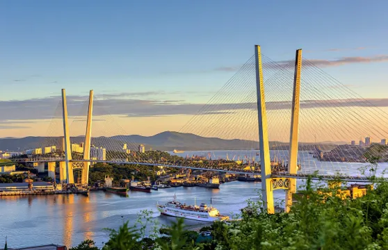 託比津納海角+玻璃海灘+金角灣+列寧廣場一日遊