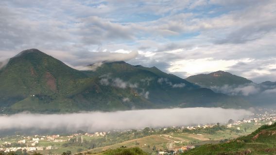 Tur budaya sepanjang hari di Lembah Kathmandu melalui kota-kota bersejarah dan desa-desa tradisional Newar