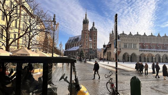 คราคูฟ: ทัวร์ชมเมืองพร้อมไกด์โดยรถกอล์ฟ (พร้อมบริการรับที่โรงแรม)