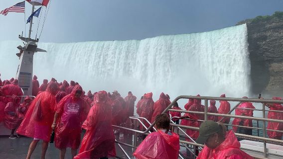 Niagara Falls, Canada: VIP Niagara City Cruises Boat ride