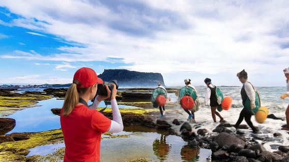 Jeju East Essentials – Seongsan Ilchulbong (UNESCO) & Haenyeo