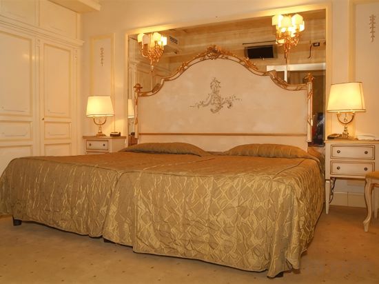 Champagne Palace Hotel Room Type - Junior Suite