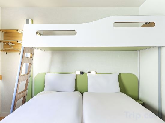 ibis budget Paris Porte de Bercy Room Type - TRIPLE - Room for 3 people with 3 single beds