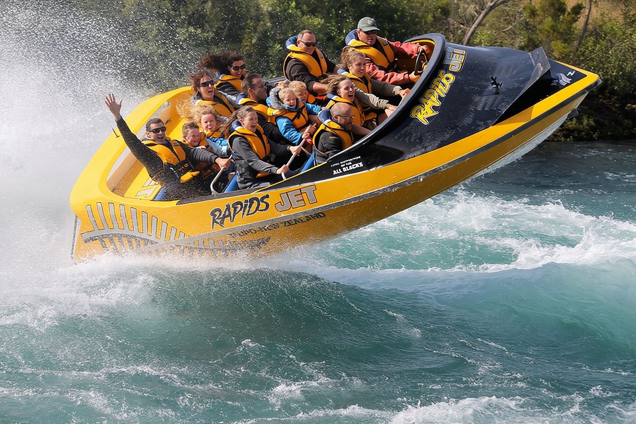 Naik Perahu Jet di Sungai Waikato dari Taupo