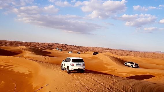 Утреннее сафари по красным дюнам Дубая на внедорожнике и катание на верблюдах