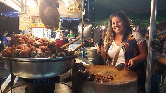 ทัวร์ชิมอาหารริมทางยามเย็นแบบกลุ่มเล็กที่เชียงใหม่