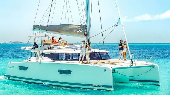 Isla Mujeres Rundum-Erlebnis: Verpflegung an Bord + Premium-Getränke + Schnorcheln + Freizeit