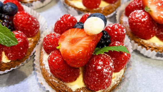 Gourmet food tour in the heart of Paris