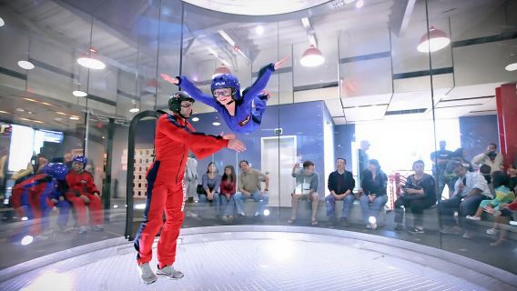 iFLY Dubai esperienza di volo in galleria del vento indoor