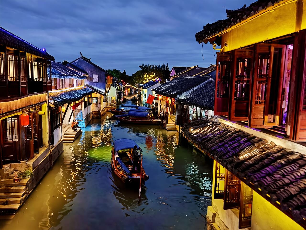 Zhouzhuang Night Tour from Shanghai (Includes Cruise & Show Tickets) (Chinese Conversation)