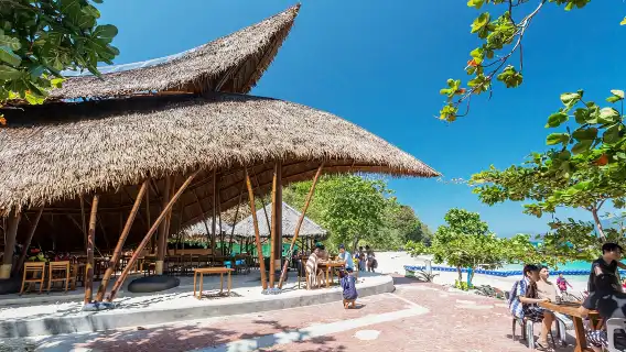 普吉島珊瑚島香蕉沙灘半日遊 出海浮潛傘拖/玻璃船 含餐含接駁