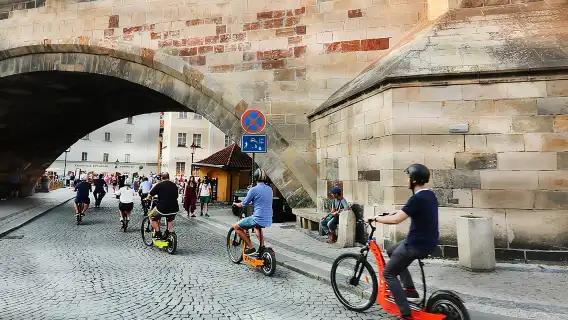 ทัวร์ชมจุดชมวิวจักรยานไฟฟ้าและสกู๊ตเตอร์ไฟฟ้า