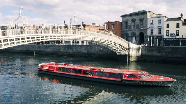 Dublin Sightseeing Cruise on River Liffey with Local Guide