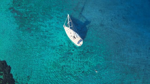 Private Sailing Cruise to Dia Island with Meal & Water Activities