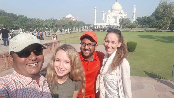 Excursión grupal con todo incluido el mismo día al Taj Mahal