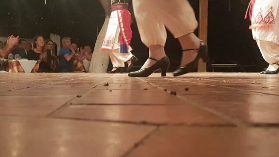Heraklion, Creta: Clase de danza cretense y griega en Arolithos