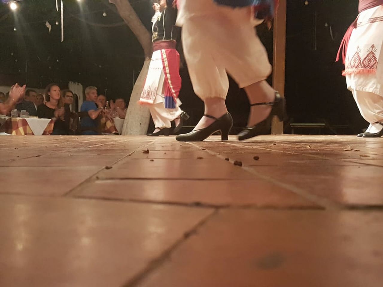 Heraklion Creta: lezione di danza cretese e greca ad Arolithos