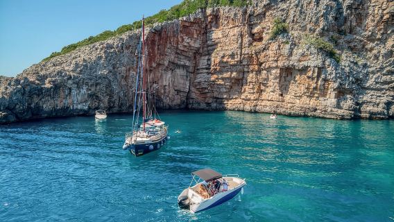 Kotor: tour in motoscafo alla Grotta Azzurra per ricordi indimenticabili