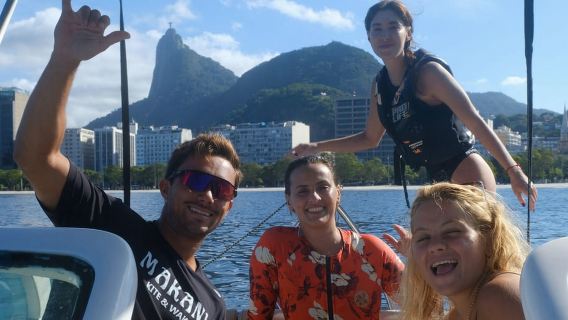 Urca/Río de Janeiro: Paseo en barco con clase de wakeboard