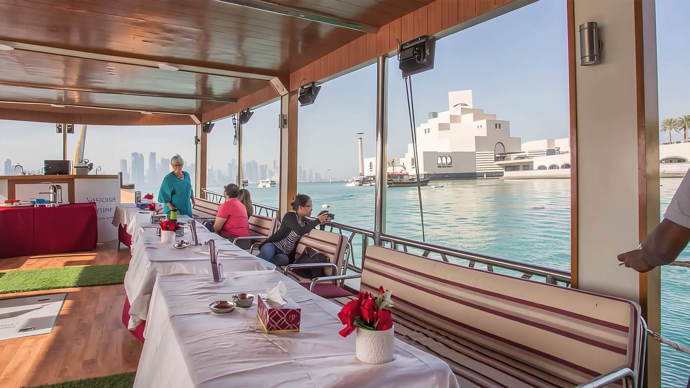 Katar: Sightseeing-Kreuzfahrt in Doha an Bord eines arabischen Dau-Boots