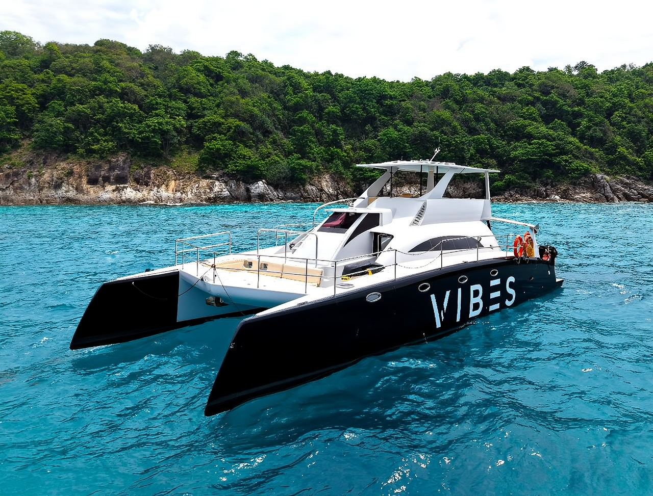 A Day Trip to Phuket's Racha Island, Koh Samui Island, and Honeymoon Island on a Maserati Cruise