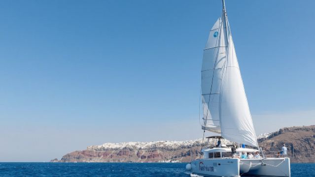 Sailing in Catamaran Private Tour with BBQ and Pick up/Drop off (Boat: Lagoon 42/450 or Elba 45)