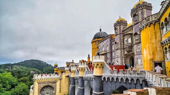 葡萄牙里斯本佩納宮+摩爾城堡+辛特拉王宮+羅卡角+地獄之口+卡斯小城包車一日遊【普通話包車一日遊】