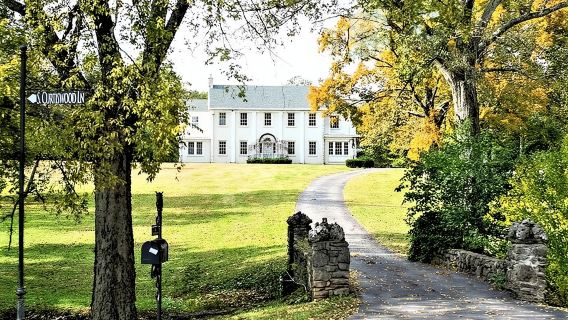 Nashville "Homes Of The Stars" Narrated Bus Tour with 30+ Celebrity Homes