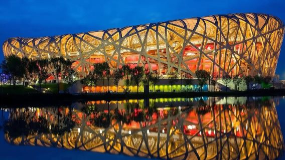 Viaggio notturno di 4~5 ore con scalo a Pechino con autista inglese