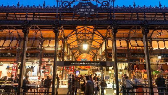 พระราชวังหลวงแห่งมาดริด + สนามกีฬาซานติอาโก เบร์นาเบว + วิหารเดโบด + รูปปั้นหมีและราสเบอร์รี่