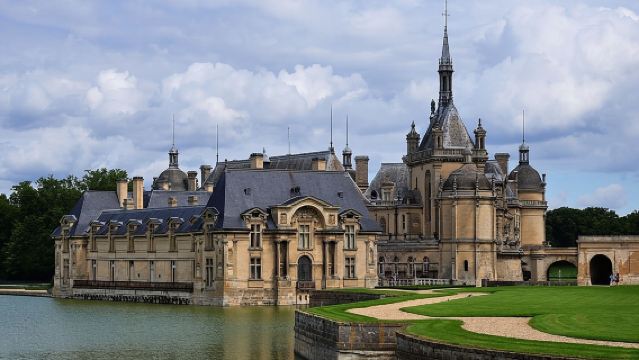 法國巴黎+尚蒂伊城堡+桑利斯古鎮一日包車遊