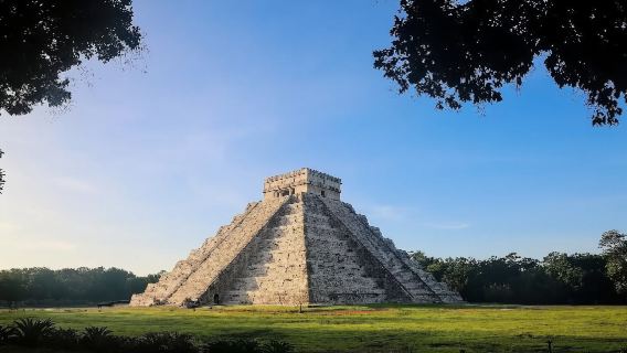 Chichen Itza Pyramid and Cenote 1-day Tour (English Group Departing from Cancun)
