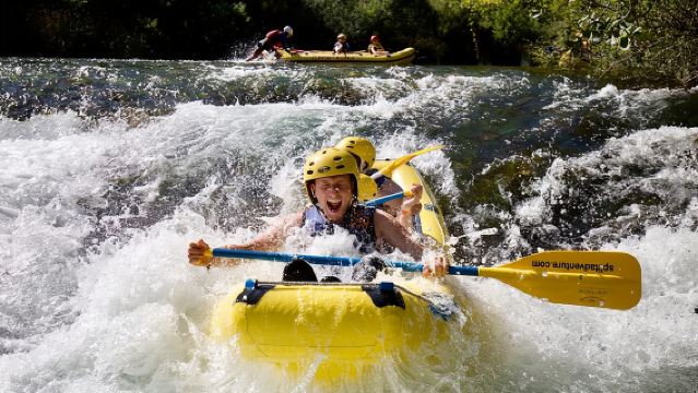Rafting auf dem Fluss Cetina. Abfahrt von Split oder dem Dorf Blato na Cetini